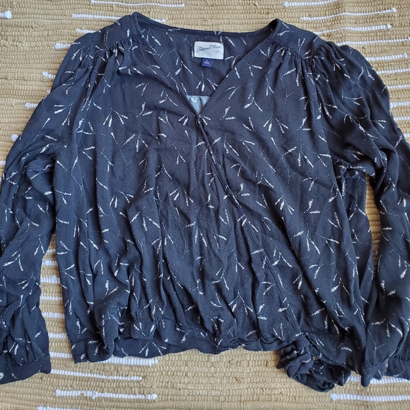 Universal Thread Tops - Long sleeve wrap top